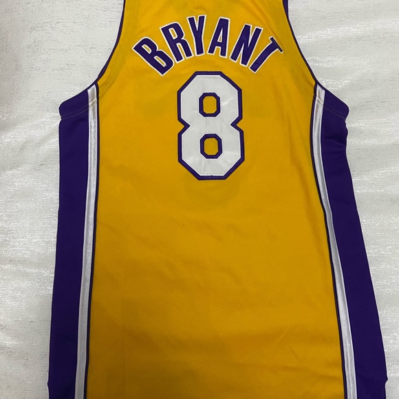Kobe Size 40 Lakers Jersey - Picture 2 of 6